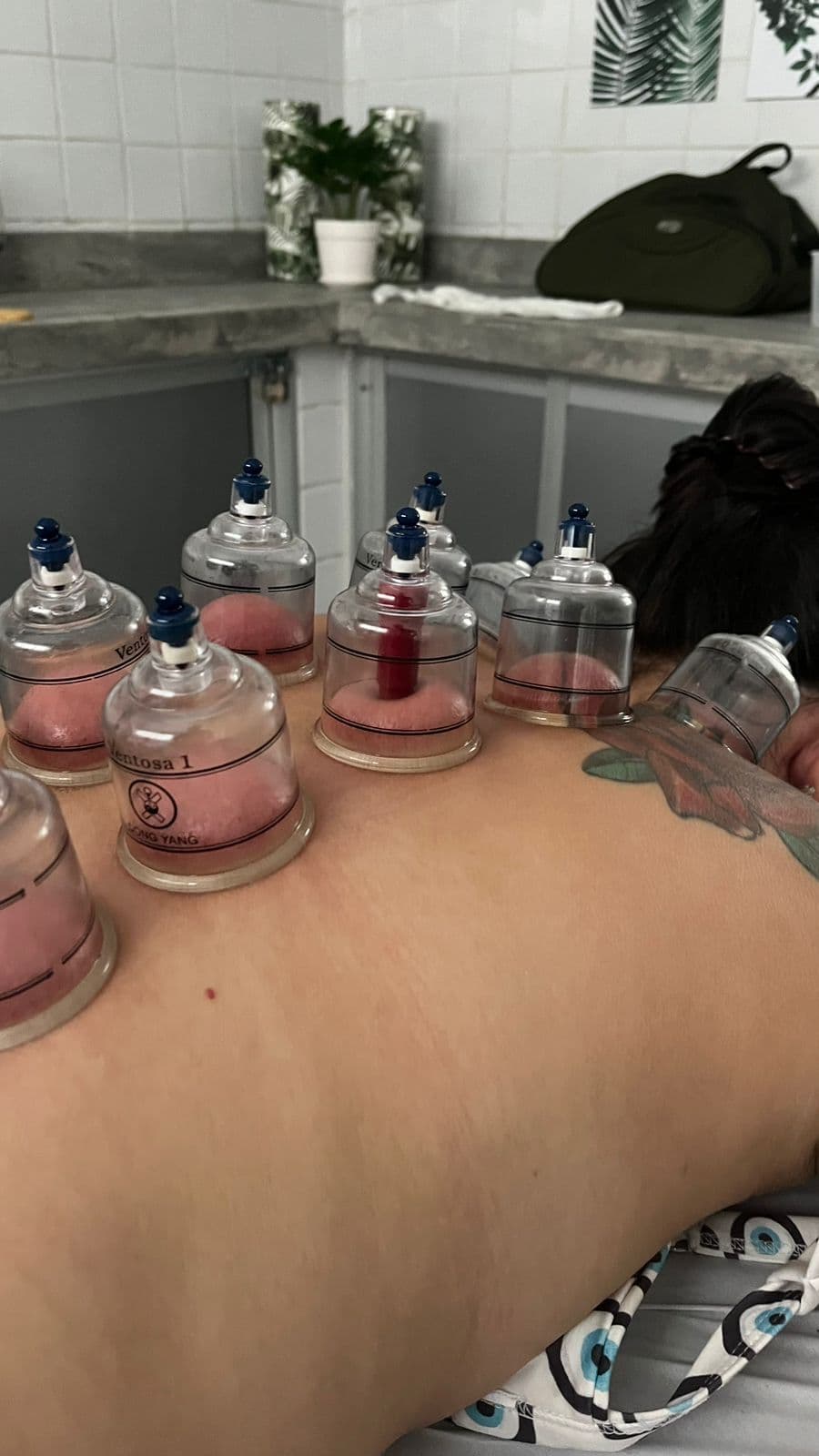 Massagem com foco em pontos gatilho e tensão